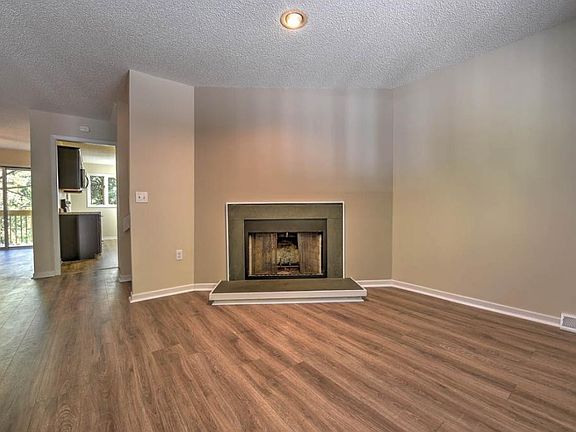 3rd image of 402 Winter Haven Dr #0
