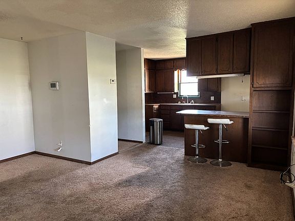 3rd image of 621 Linden St