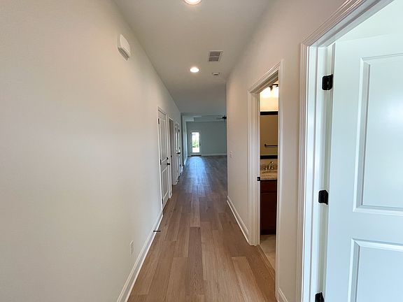 The Winstar Plan, Foyer