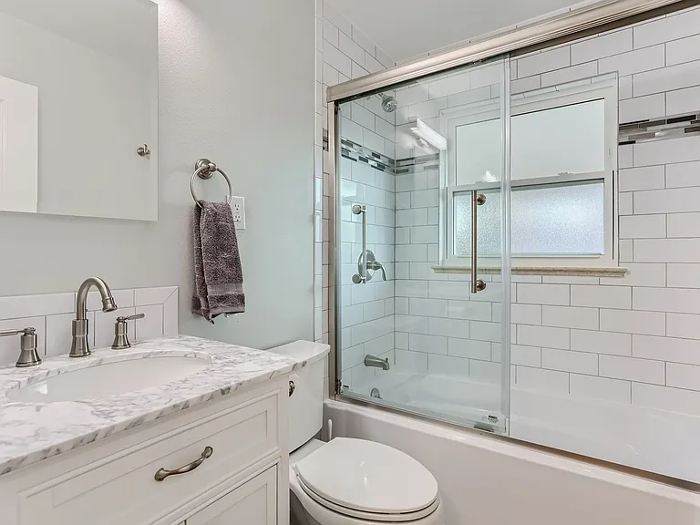 1250 E Amherst Ave — Photo 14
