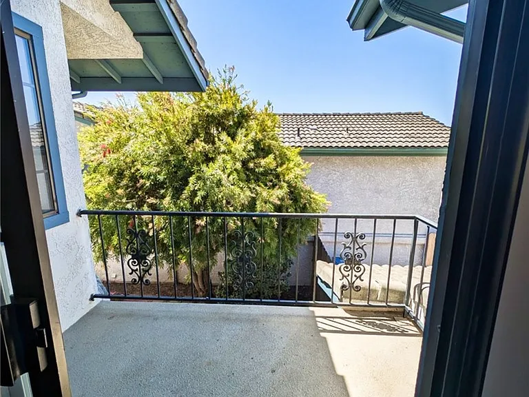 1813 Newport Ave — Photo 9