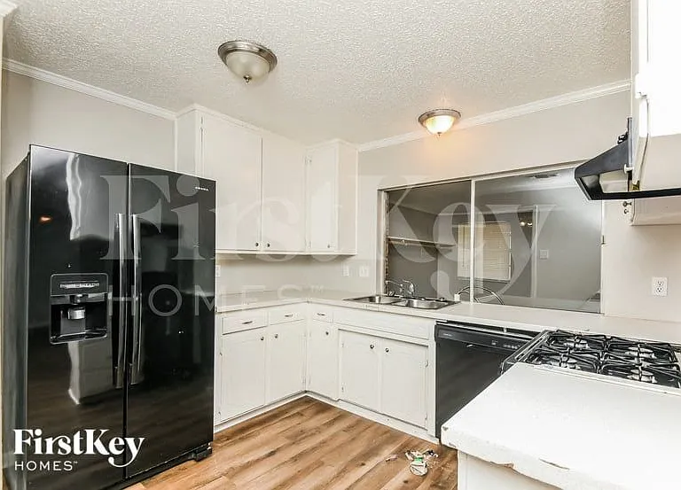 244 E Malone Ave — Photo 8