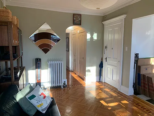 Rented by Compass | media 18