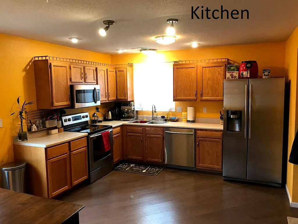 3 Bedroom, 2.5 Bath House, Fieldstone Neighborhood — Photo 3