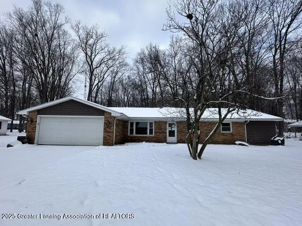 2876 S Oak Creek Dr, Jackson, MI 49201