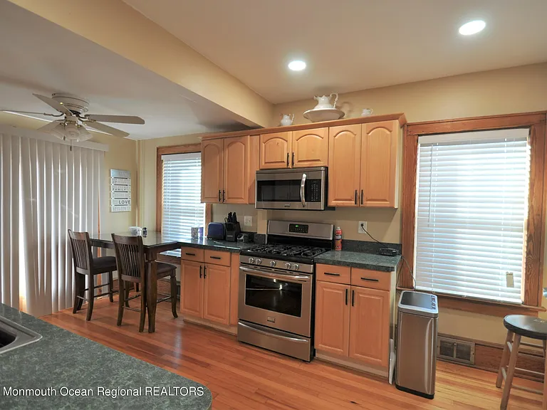 329 Washington Ave — Photo 10