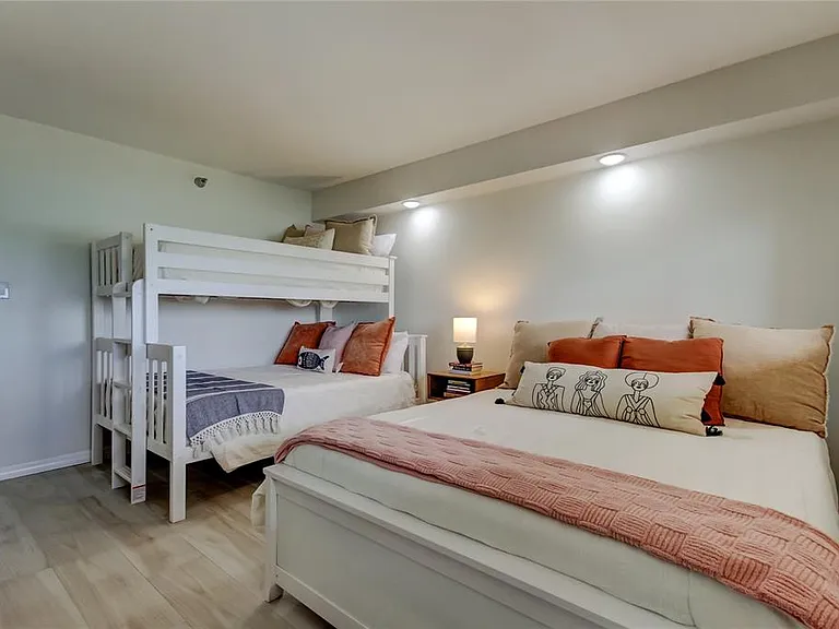 1290 Gulf Blvd #1102 — Photo 34