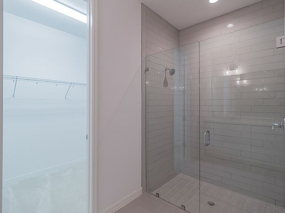 5th image of 15763 Shaddock Dr