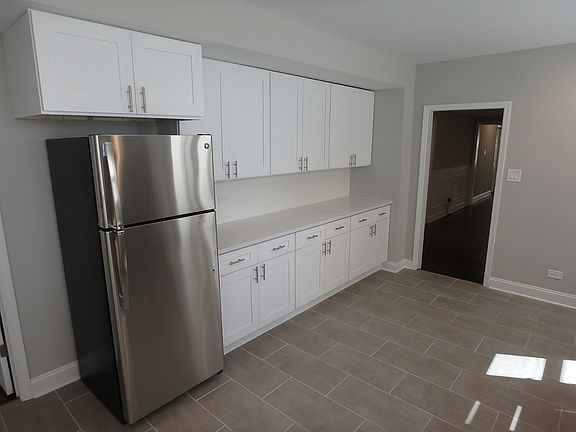 4th image of 6048 N Fairfield Ave