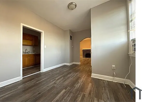 2525 W Cold Spring Ln — Photo 5