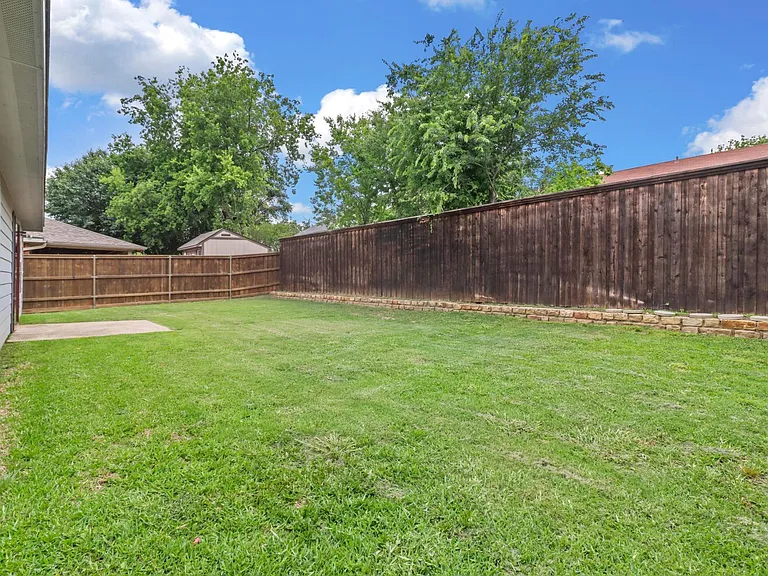 2205 Lookout Ln — Photo 29