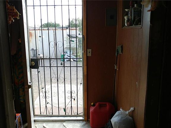 3rd image of 1831 El Monte Dr