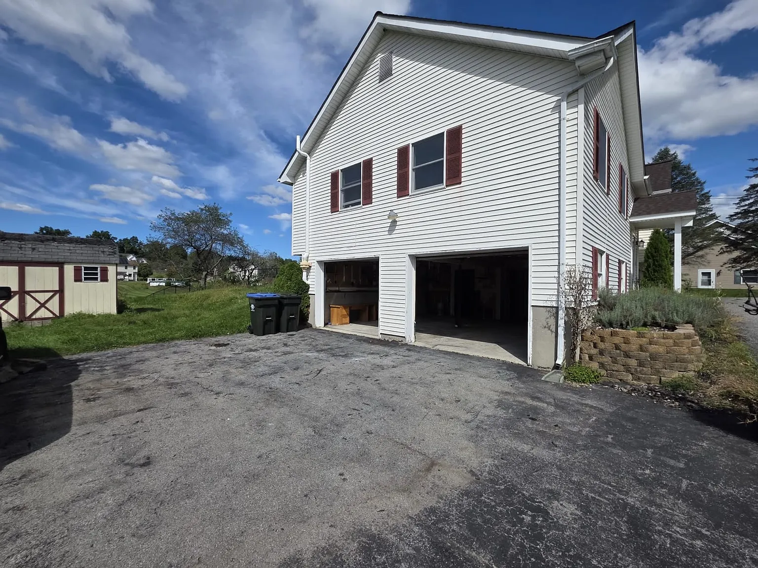 5 bed, $3,250 — Photo 2