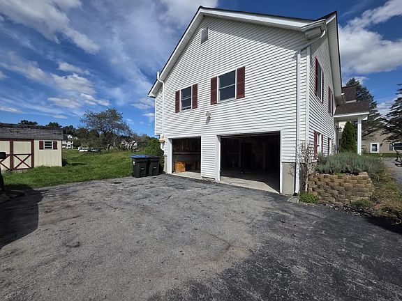 2nd image of 201 Ridgebury Rd