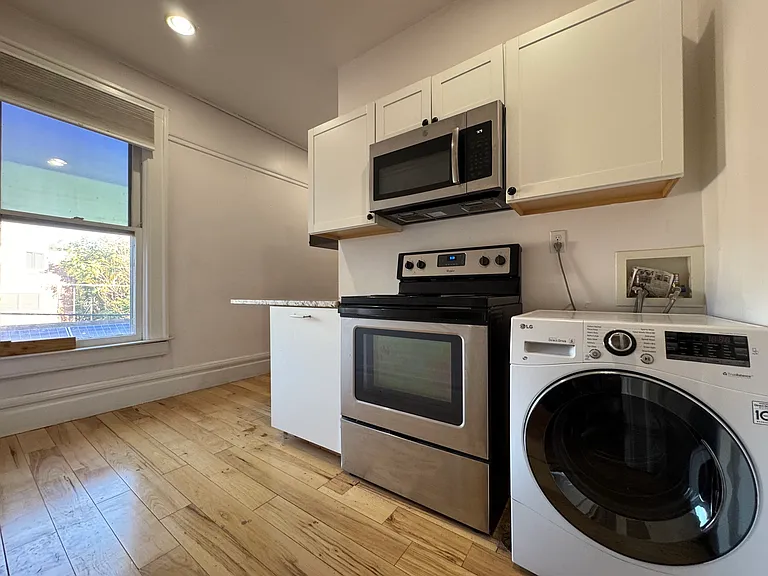 1748 N High St #2 — Photo 14