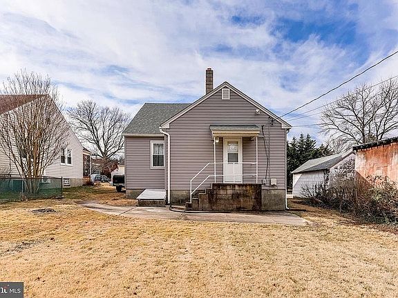 5th image of 2700 Maple Ave