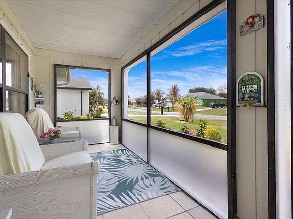 5th image of 1641 SE Clearmont Street