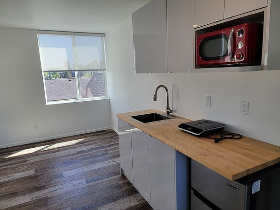 3rd image of 7-714 10th Ave E