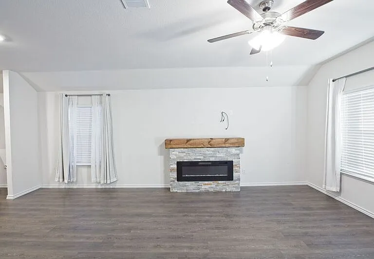 1111 Emerald Gate Dr — Photo 24