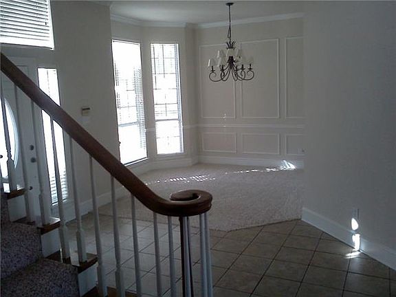 4th image of 610 Christan Ct
