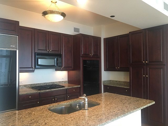 1st image of 21 E Huron St APT 2001