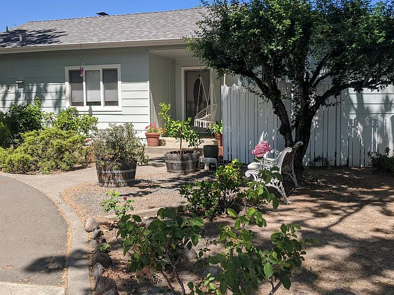7 Arch Way — Photo 1