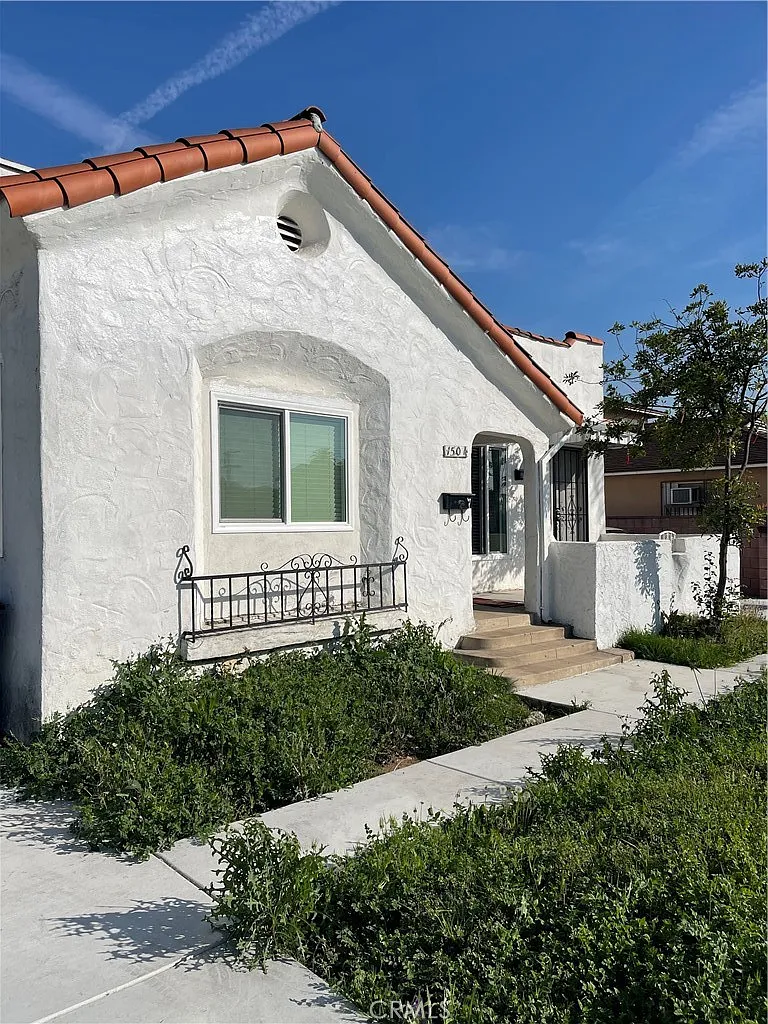 2 bed, 1000 sqft, $2,050 — Photo 1