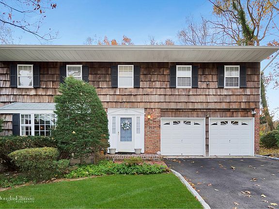 2nd image of 10 Lyn Oak Ln