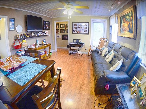 3rd image of 4415 Fairview Ave
