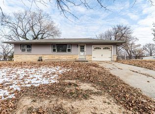 906 Lakeside Dr, Wakefield, KS 67487