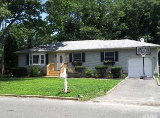 81 Geery Ave, Holbrook, NY 11741