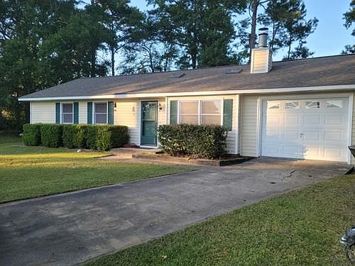 Front of house, 1 car garage
