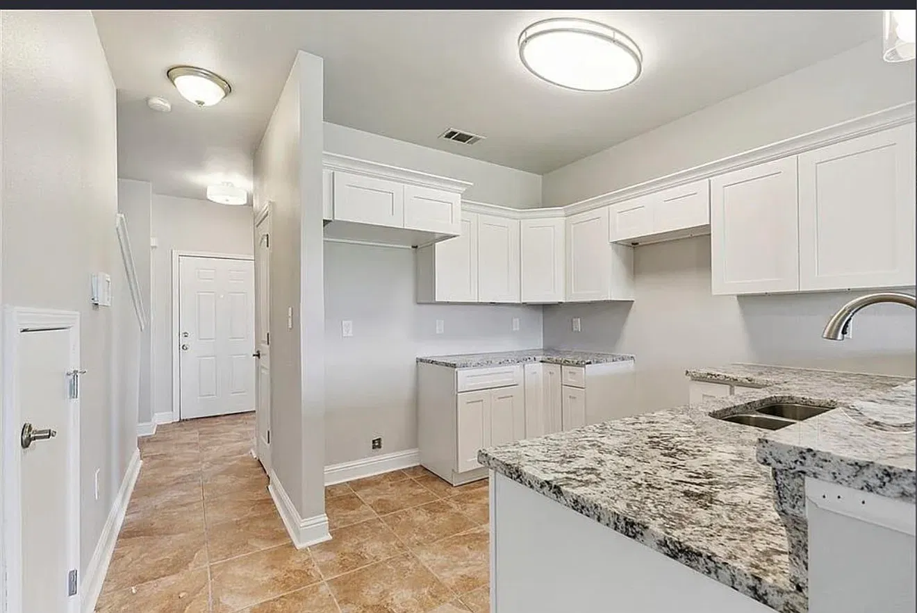 2 bed, 2.5 bath, 1550 sqft, $1,450 — Photo 2
