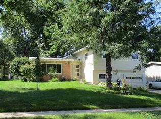 2807 S Lyndale Ave, Sioux Falls, SD 57105