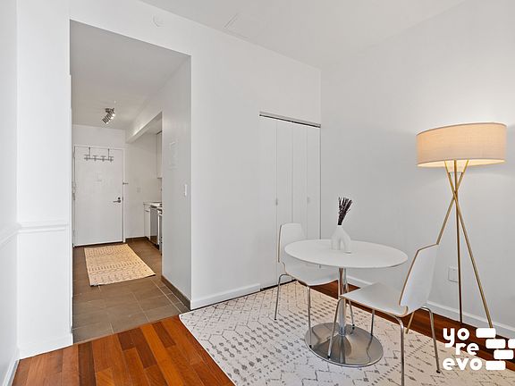 4th image of 1 Wall Street Ct Penthouse 3