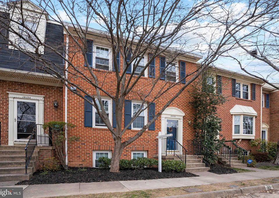 1st image of 10152 Village Knolls Ct