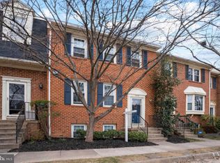 10152 Village Knolls Ct, Oakton, VA 22124