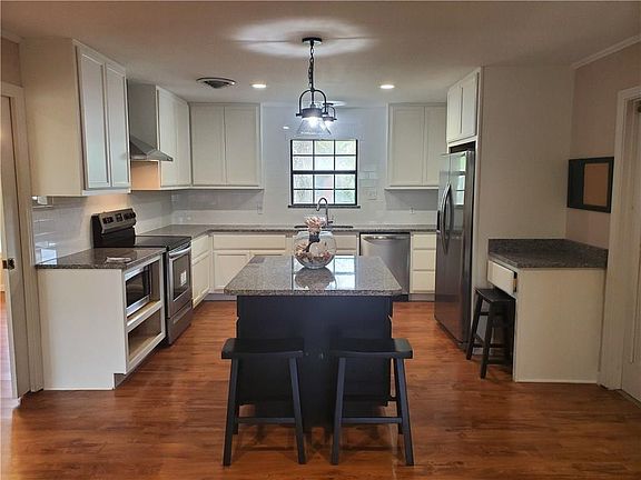 5th image of 1704 Picton Ln