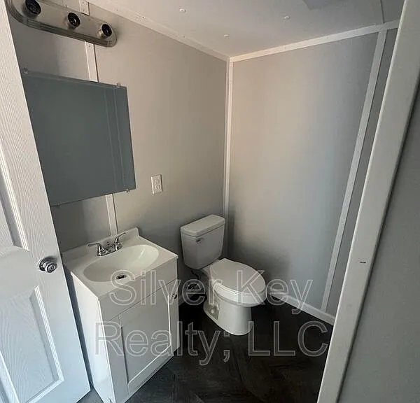 1004 S Jackson St #B10 — Photo 8