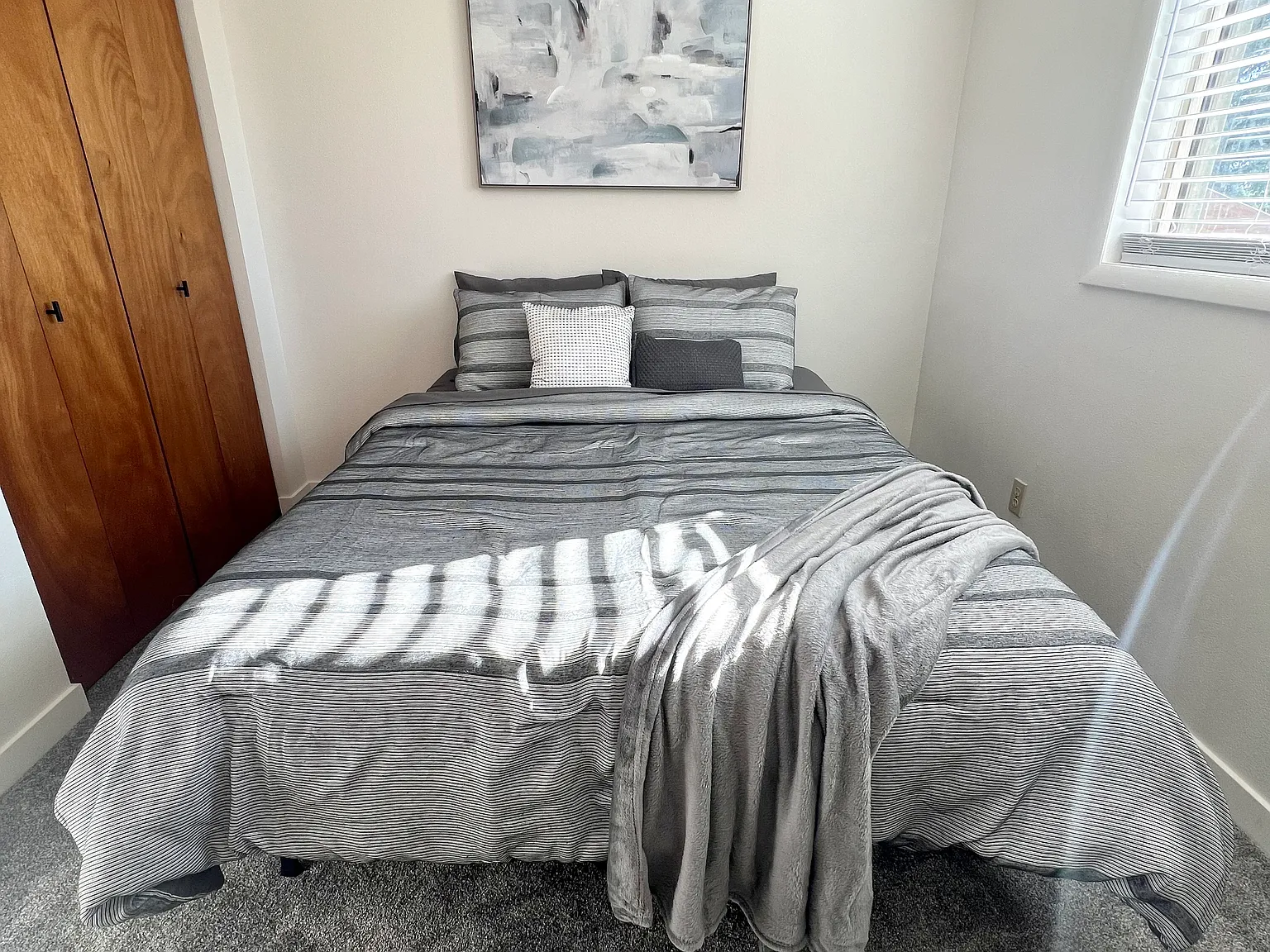 2 bed, 900 sqft, $2,349 — Photo 2
