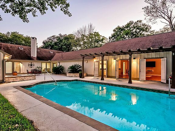 2nd image of 5880 Gladys Ave