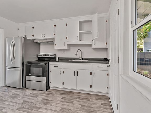 4th image of 441 Vera Ave #3