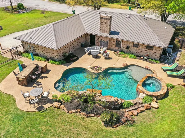 908 N Maple St, Muenster, TX 76252