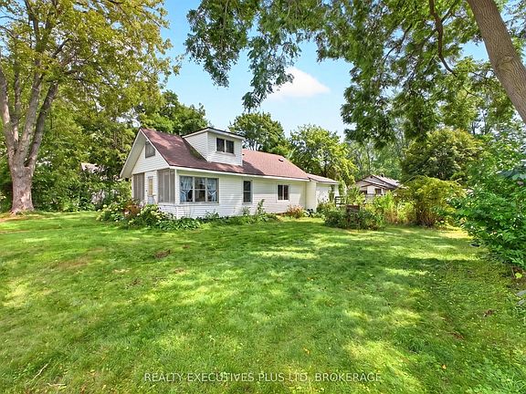 2nd image of 3907 Alexandra Rd