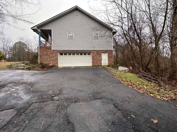 9601 Cannon Ln, Strawberry Plains, TN 37871