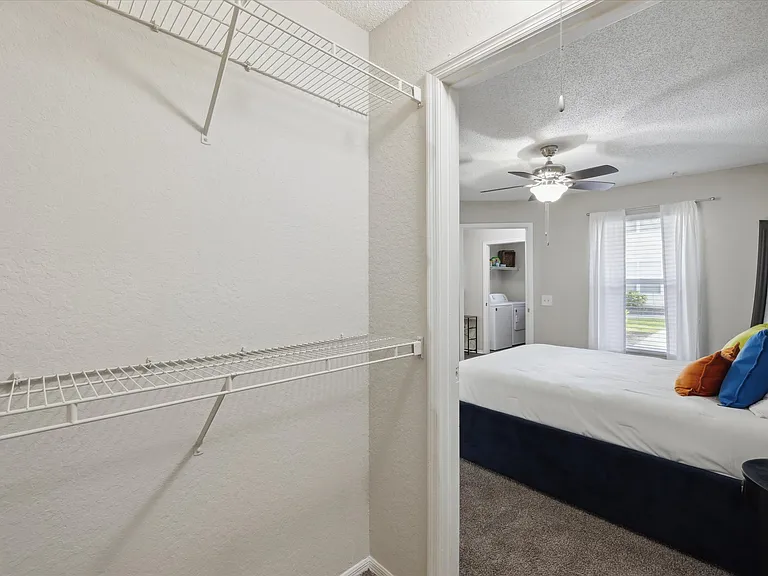 2 Bedroom (Renovated) - 2 Bed / 2 Bath - 962 Sq.Ft.