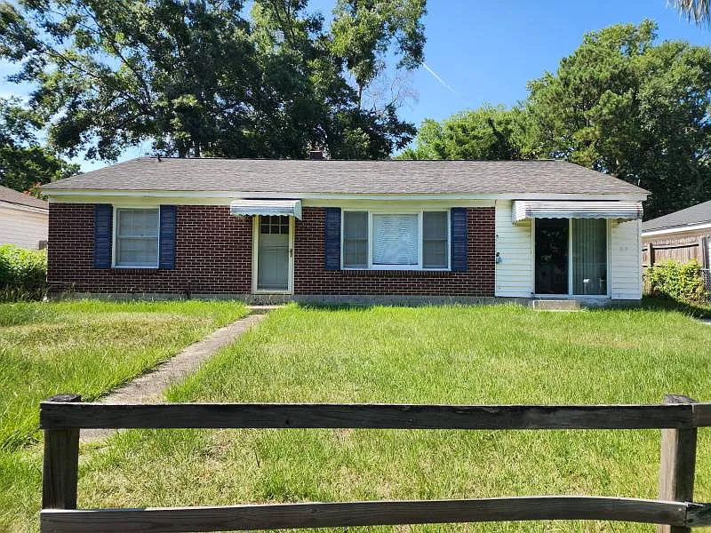 1518 Greenbay Dr - 1 — Photo 2