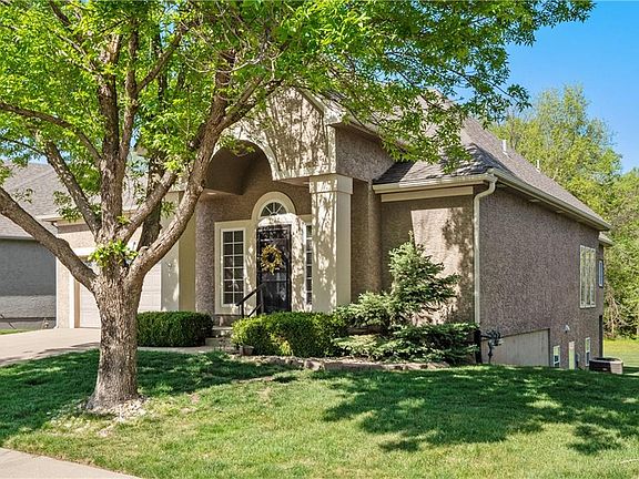 3rd image of 652 Rosewood Ct
