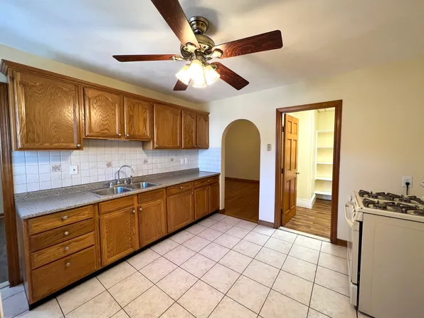 225 Holland St #3, Somerville, MA 02144