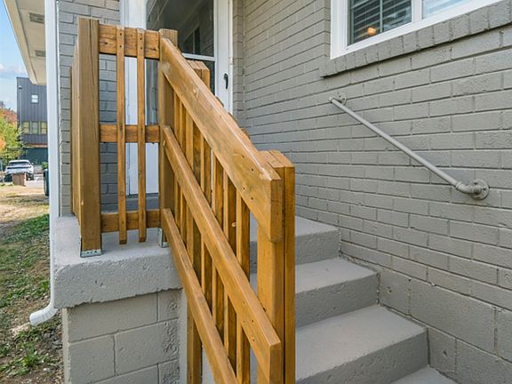5th image of 714 27th Ave N #D